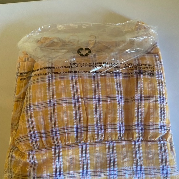 NWT- relaxed throw on easy breezy yellow plaid dress. - Picture 5 of 5